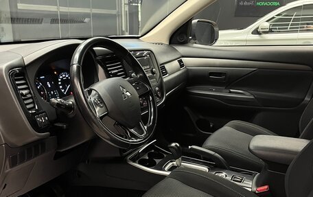 Mitsubishi Outlander III рестайлинг 3, 2017 год, 1 700 000 рублей, 8 фотография