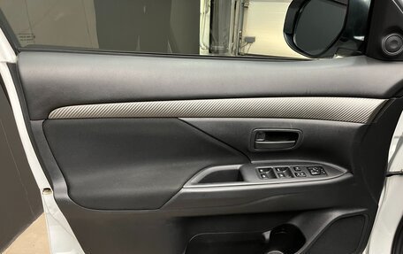 Mitsubishi Outlander III рестайлинг 3, 2017 год, 1 700 000 рублей, 7 фотография