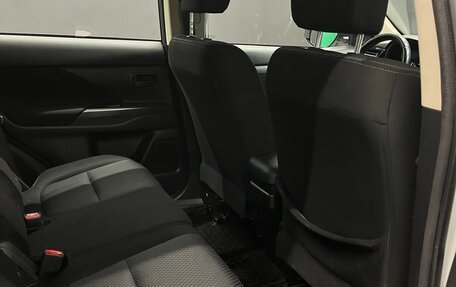 Mitsubishi Outlander III рестайлинг 3, 2017 год, 1 700 000 рублей, 15 фотография