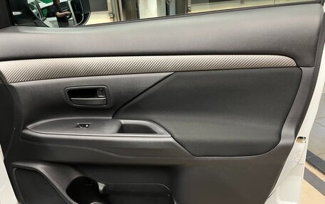 Mitsubishi Outlander III рестайлинг 3, 2017 год, 1 700 000 рублей, 17 фотография