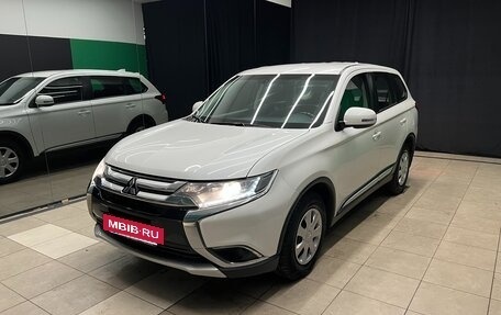 Mitsubishi Outlander III рестайлинг 3, 2017 год, 1 700 000 рублей, 3 фотография
