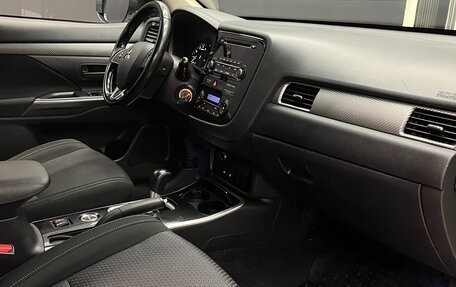 Mitsubishi Outlander III рестайлинг 3, 2017 год, 1 700 000 рублей, 18 фотография