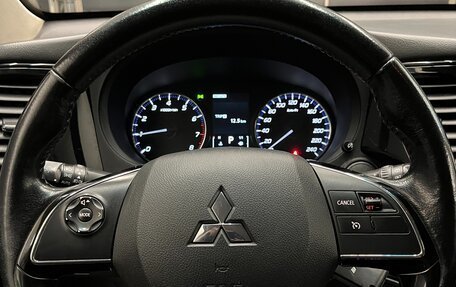 Mitsubishi Outlander III рестайлинг 3, 2017 год, 1 700 000 рублей, 22 фотография