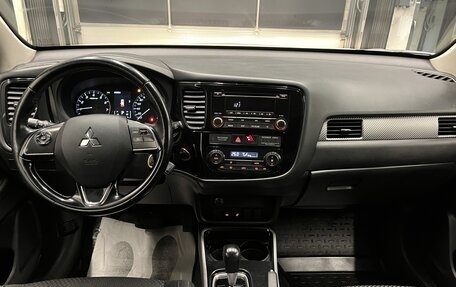 Mitsubishi Outlander III рестайлинг 3, 2017 год, 1 700 000 рублей, 20 фотография