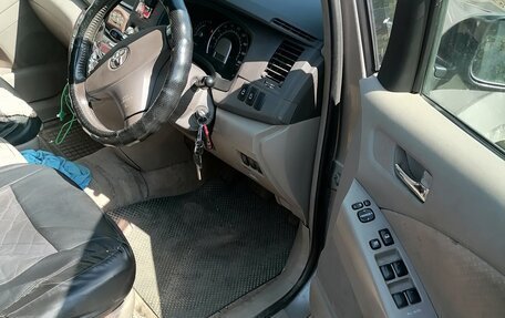 Toyota ISis I, 2006 год, 700 000 рублей, 9 фотография