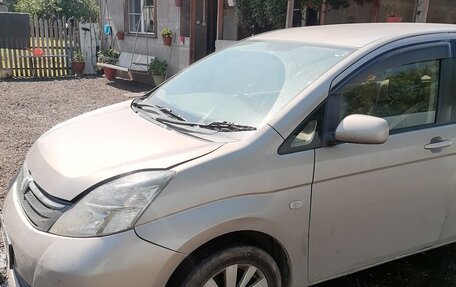 Toyota ISis I, 2006 год, 700 000 рублей, 16 фотография