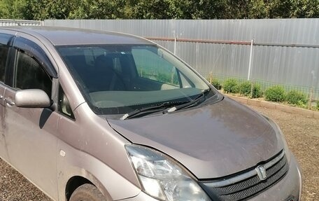 Toyota ISis I, 2006 год, 700 000 рублей, 13 фотография