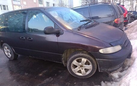 Chrysler Voyager III, 1996 год, 155 000 рублей, 2 фотография