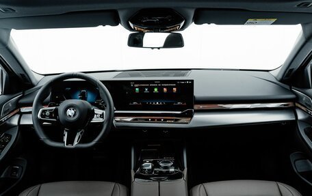 BMW 5 серия, 2025 год, 8 990 000 рублей, 13 фотография