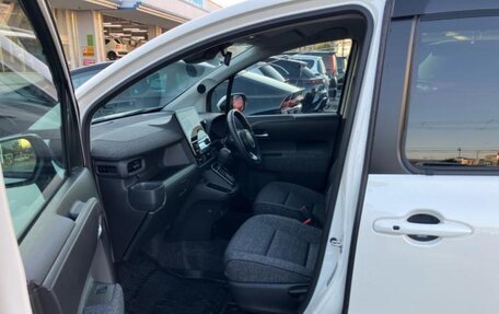 Toyota Sienta, 2023 год, 1 444 000 рублей, 20 фотография