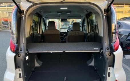 Toyota Sienta, 2023 год, 1 444 000 рублей, 24 фотография