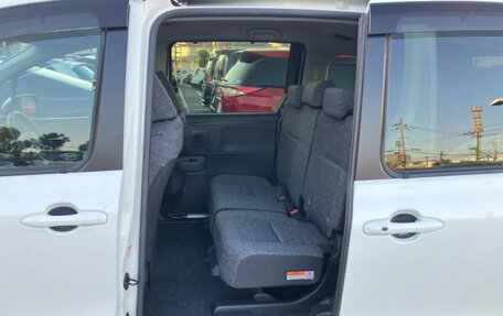 Toyota Sienta, 2023 год, 1 444 000 рублей, 21 фотография