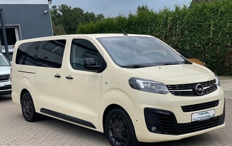 Opel Zafira Life I, 2022 год, 3 950 000 рублей, 3 фотография