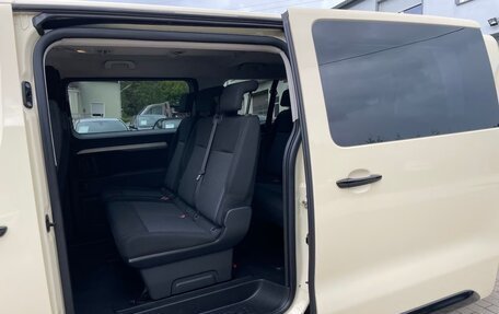 Opel Zafira Life I, 2022 год, 3 950 000 рублей, 14 фотография