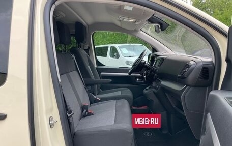 Opel Zafira Life I, 2022 год, 3 950 000 рублей, 13 фотография