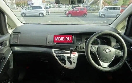 Toyota ISis I, 2013 год, 890 007 рублей, 10 фотография