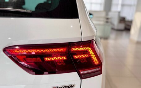 Volkswagen Tiguan II, 2018 год, 2 555 000 рублей, 10 фотография