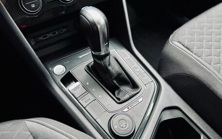 Volkswagen Tiguan II, 2018 год, 2 555 000 рублей, 19 фотография