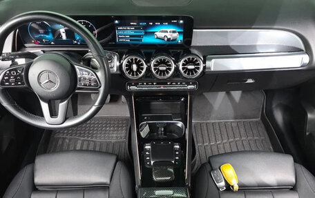 Mercedes-Benz GLB, 2022 год, 2 300 000 рублей, 10 фотография