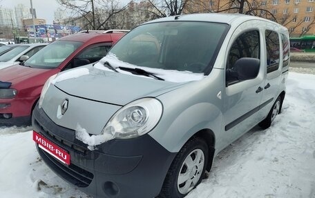 Renault Kangoo II рестайлинг, 2011 год, 800 000 рублей, 2 фотография