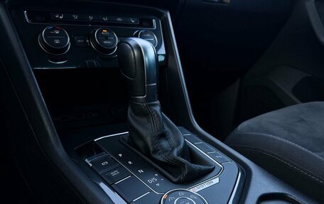 Volkswagen Tiguan II, 2018 год, 2 700 000 рублей, 17 фотография