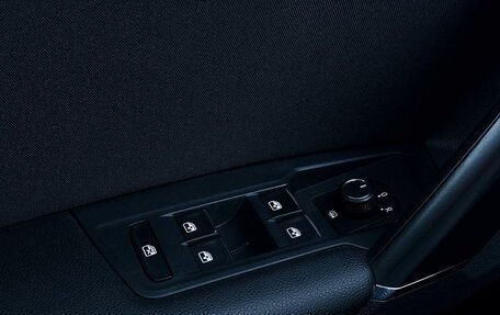 Volkswagen Tiguan II, 2018 год, 2 700 000 рублей, 25 фотография