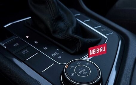 Volkswagen Tiguan II, 2018 год, 2 700 000 рублей, 19 фотография