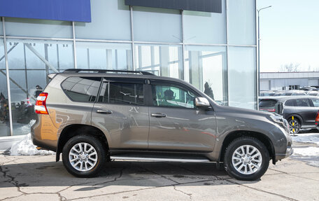 Toyota Land Cruiser Prado 150 рестайлинг 2, 2015 год, 4 398 000 рублей, 6 фотография