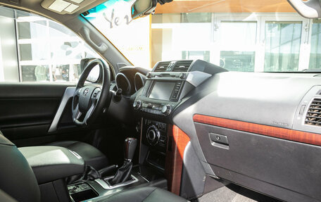 Toyota Land Cruiser Prado 150 рестайлинг 2, 2015 год, 4 398 000 рублей, 20 фотография