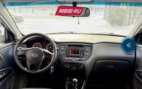 KIA Rio II, 2011 год, 14 фотография