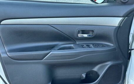 Mitsubishi Outlander III рестайлинг 3, 2013 год, 1 350 000 рублей, 10 фотография