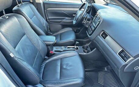 Mitsubishi Outlander III рестайлинг 3, 2013 год, 1 350 000 рублей, 19 фотография