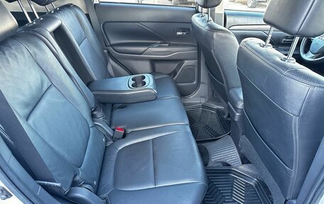 Mitsubishi Outlander III рестайлинг 3, 2013 год, 1 350 000 рублей, 22 фотография