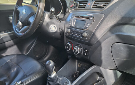 KIA Rio III рестайлинг, 2013 год, 690 000 рублей, 3 фотография