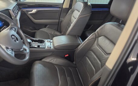 Volkswagen Touareg III, 2019 год, 4 550 000 рублей, 7 фотография
