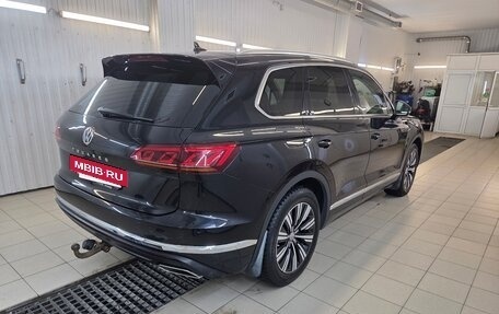 Volkswagen Touareg III, 2019 год, 4 550 000 рублей, 5 фотография