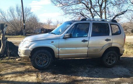 Chevrolet Niva I рестайлинг, 2005 год, 590 000 рублей, 3 фотография