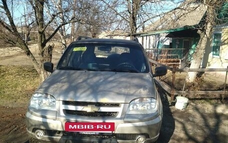 Chevrolet Niva I рестайлинг, 2005 год, 590 000 рублей, 2 фотография