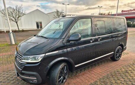 Volkswagen Multivan T6 рестайлинг, 2022 год, 5 750 000 рублей, 1 фотография