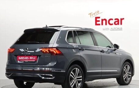 Volkswagen Tiguan II, 2023 год, 3 150 000 рублей, 2 фотография