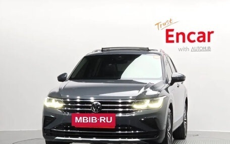 Volkswagen Tiguan II, 2023 год, 3 150 000 рублей, 3 фотография