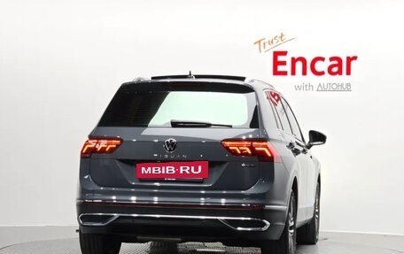 Volkswagen Tiguan II, 2023 год, 3 150 000 рублей, 4 фотография