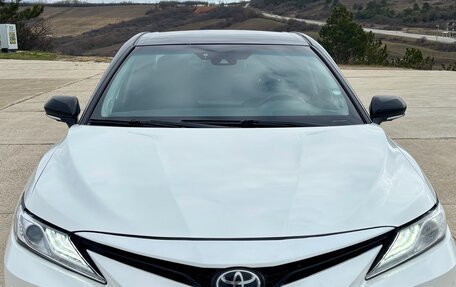 Toyota Camry, 2021 год, 2 600 000 рублей, 2 фотография