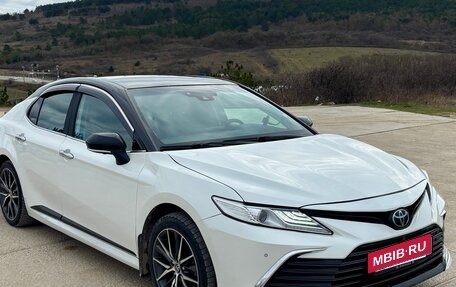 Toyota Camry, 2021 год, 2 600 000 рублей, 3 фотография