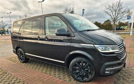 Volkswagen Multivan T6 рестайлинг, 2022 год, 5 750 000 рублей, 2 фотография