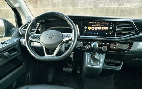 Volkswagen Multivan T6 рестайлинг, 2022 год, 5 750 000 рублей, 4 фотография