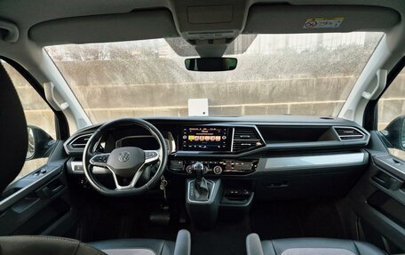 Volkswagen Multivan T6 рестайлинг, 2022 год, 5 750 000 рублей, 5 фотография