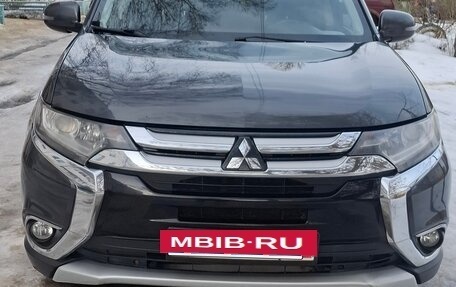 Mitsubishi Outlander III рестайлинг 3, 2016 год, 1 870 000 рублей, 3 фотография