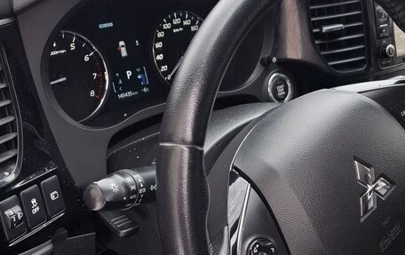 Mitsubishi Outlander III рестайлинг 3, 2016 год, 1 870 000 рублей, 11 фотография