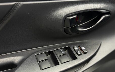 Toyota Yaris, 2021 год, 2 039 000 рублей, 7 фотография